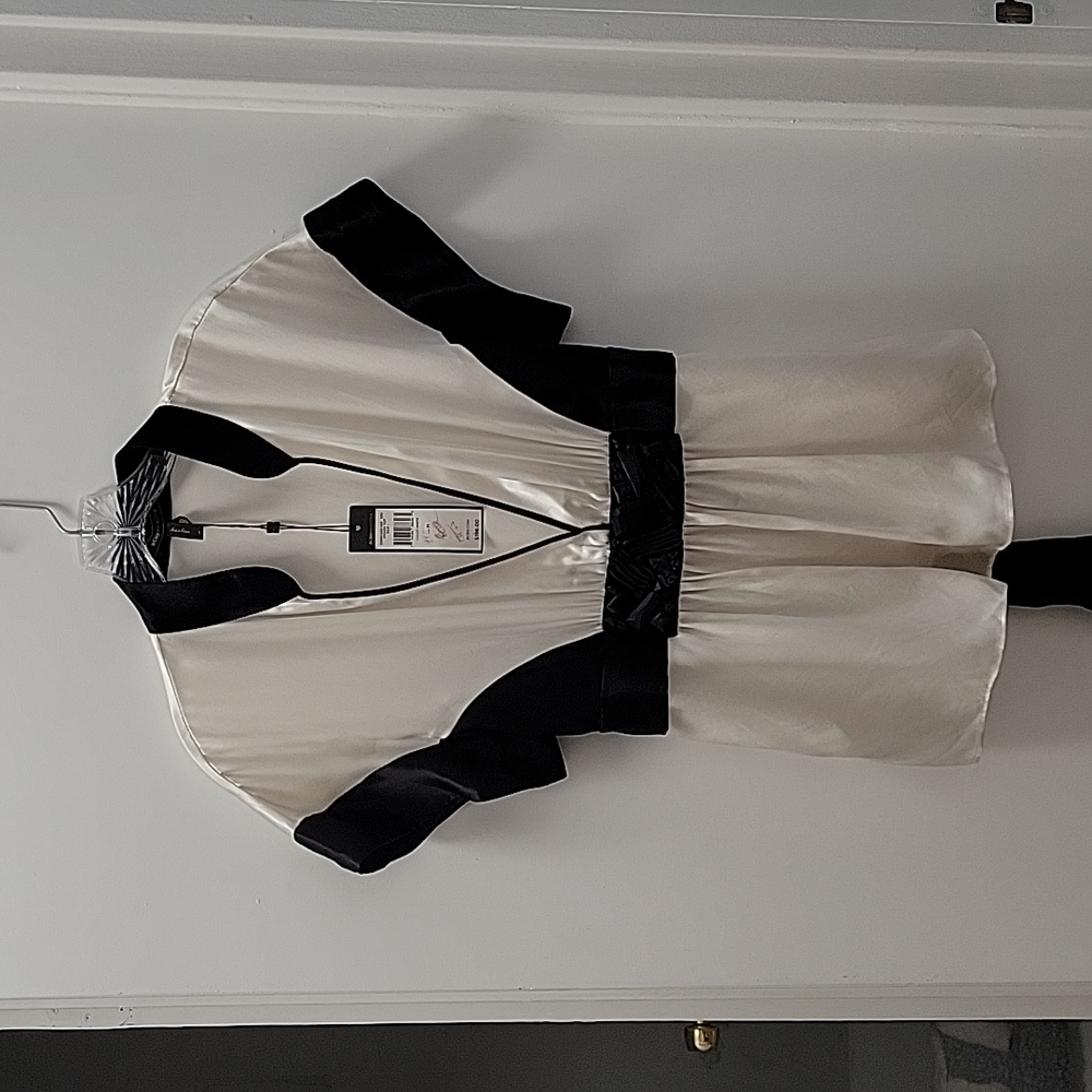 $198 BCBG blouse size M